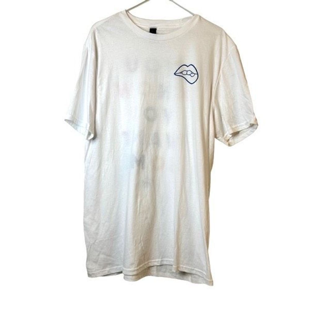 District The Concert Tee Lips You Know You Want Some Print White T Shirt XL